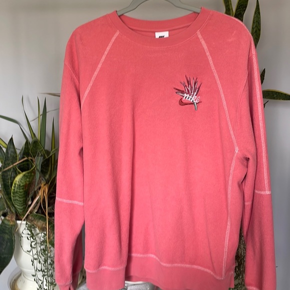 Nike Other - Men’s Nike crew neck salmon pink size L